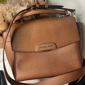 MK new Tags Michael KHors light golden brown shoulder purse excellent condition!